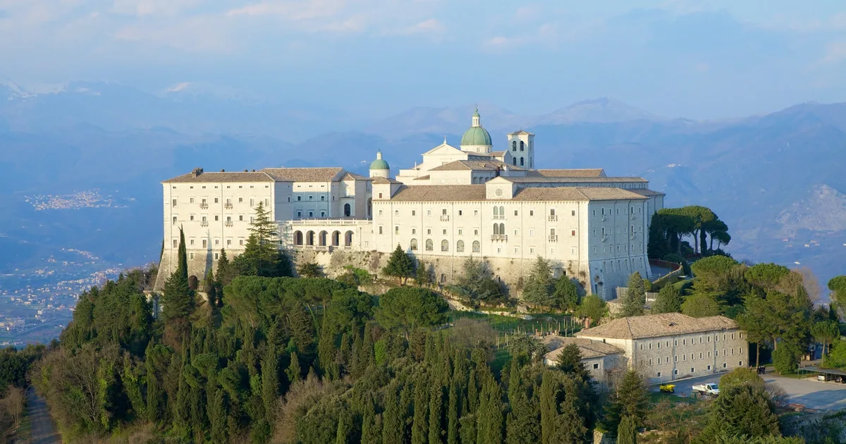 A abadia beneditina no alto do Monte Cassino