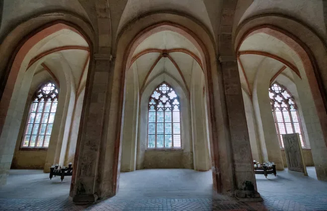 A Abadia de Eberbach é um antigo mosteiro cisterciense perto de Eltville am Rhein, em Rheingau, Alemanha, fundado em 1136 por Bernard de Clairvaux como o primeiro mosteiro cisterciense
