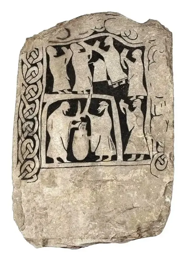 Pedra de imagem de Gotland, Suécia, representando uma possível cerimônia de bebida, via Museu Histórico Sueco, Estocolmo