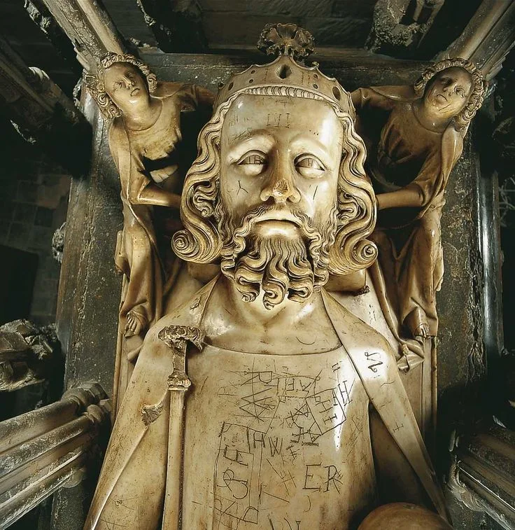 Efígie do túmulo de Eduardo II na Catedral de Gloucester