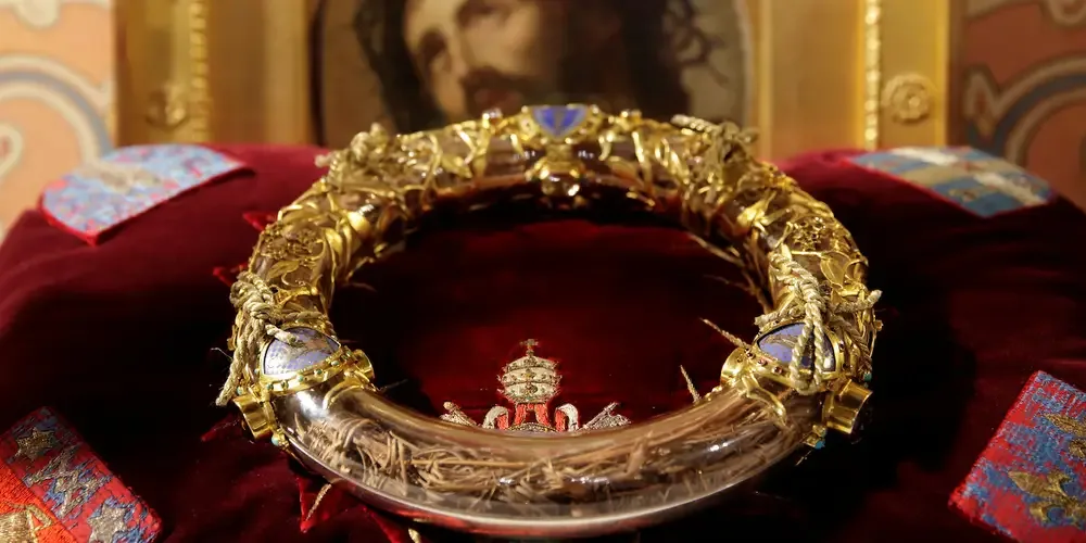 A coroa de espinhos, alojada em Notre Dame desde a Revolução Francesa