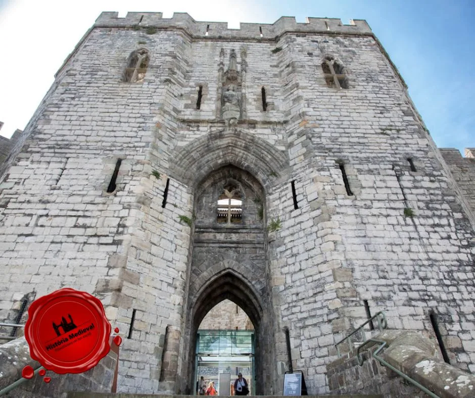 O Portão do Rei no Castelo de Caernarfon, no País de Gales