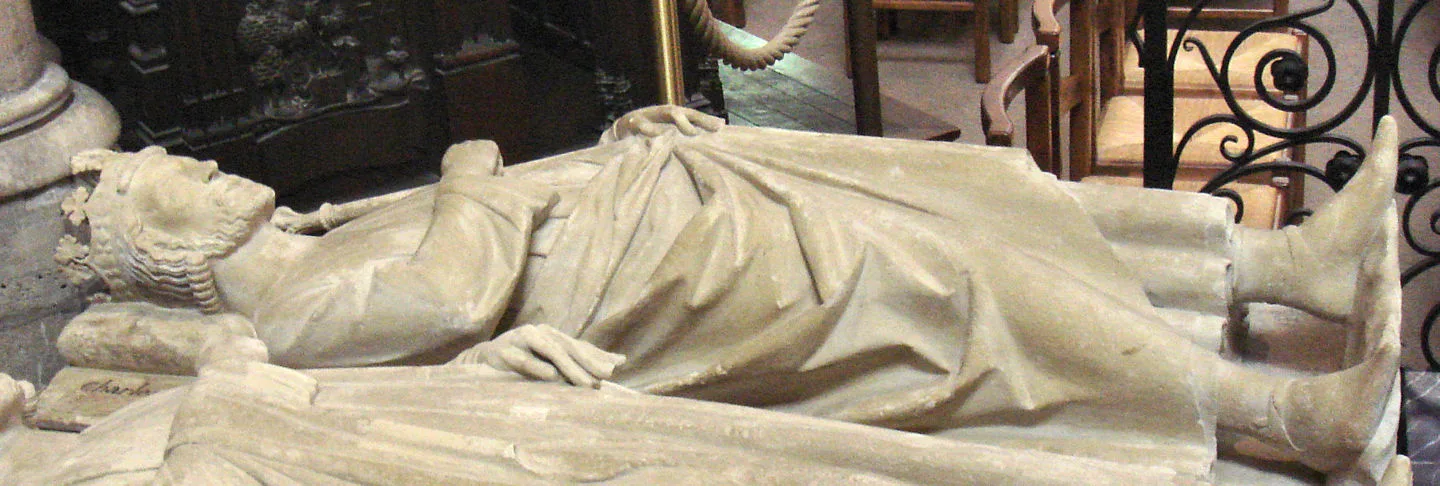 Tumba de Carlos Martel  (ao lado se encontra tambem a tumba de Clovis II))